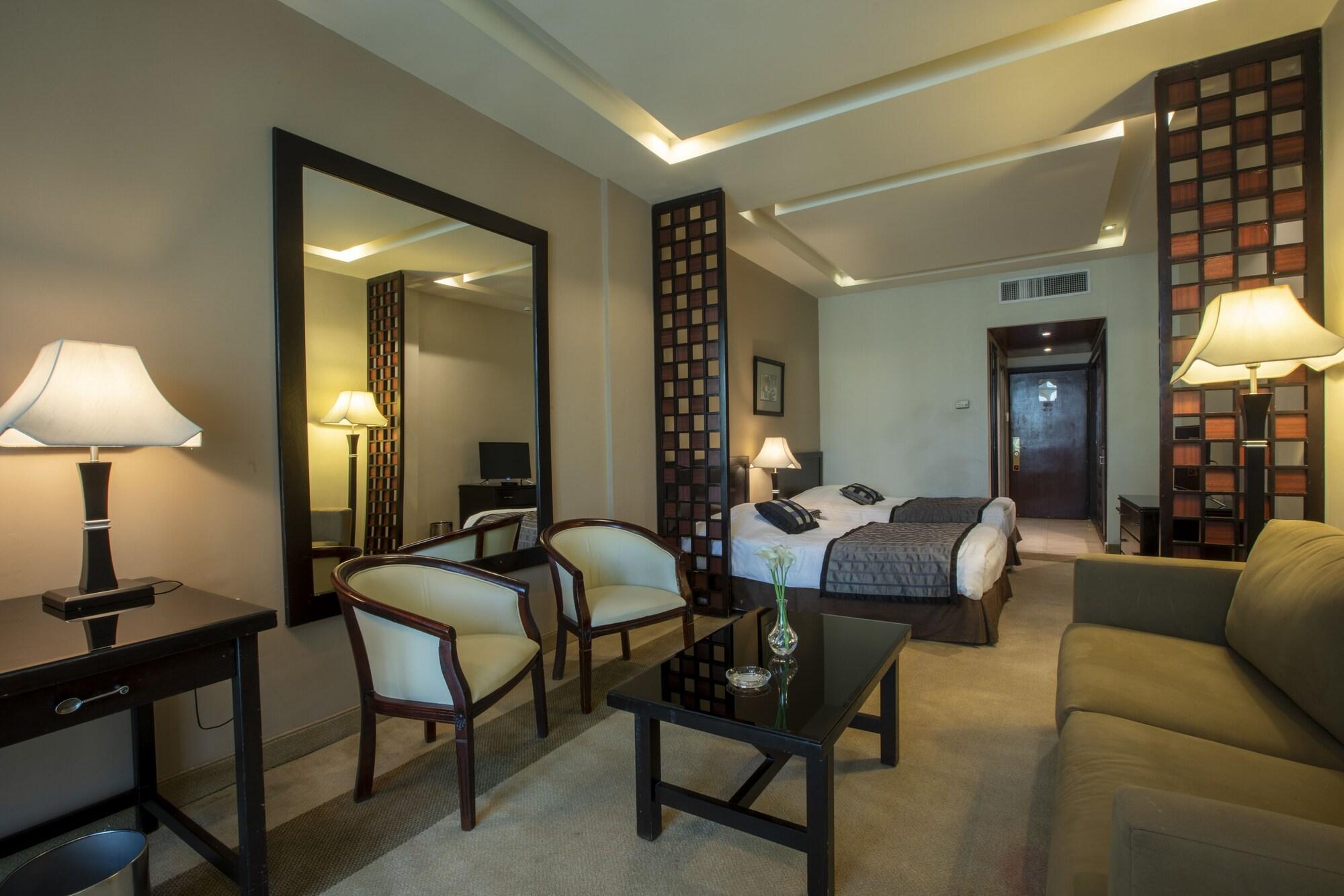 Century Park Hotel Аман Екстериор снимка