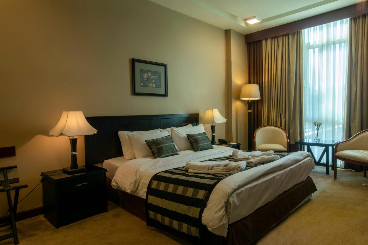 Century Park Hotel Аман Екстериор снимка