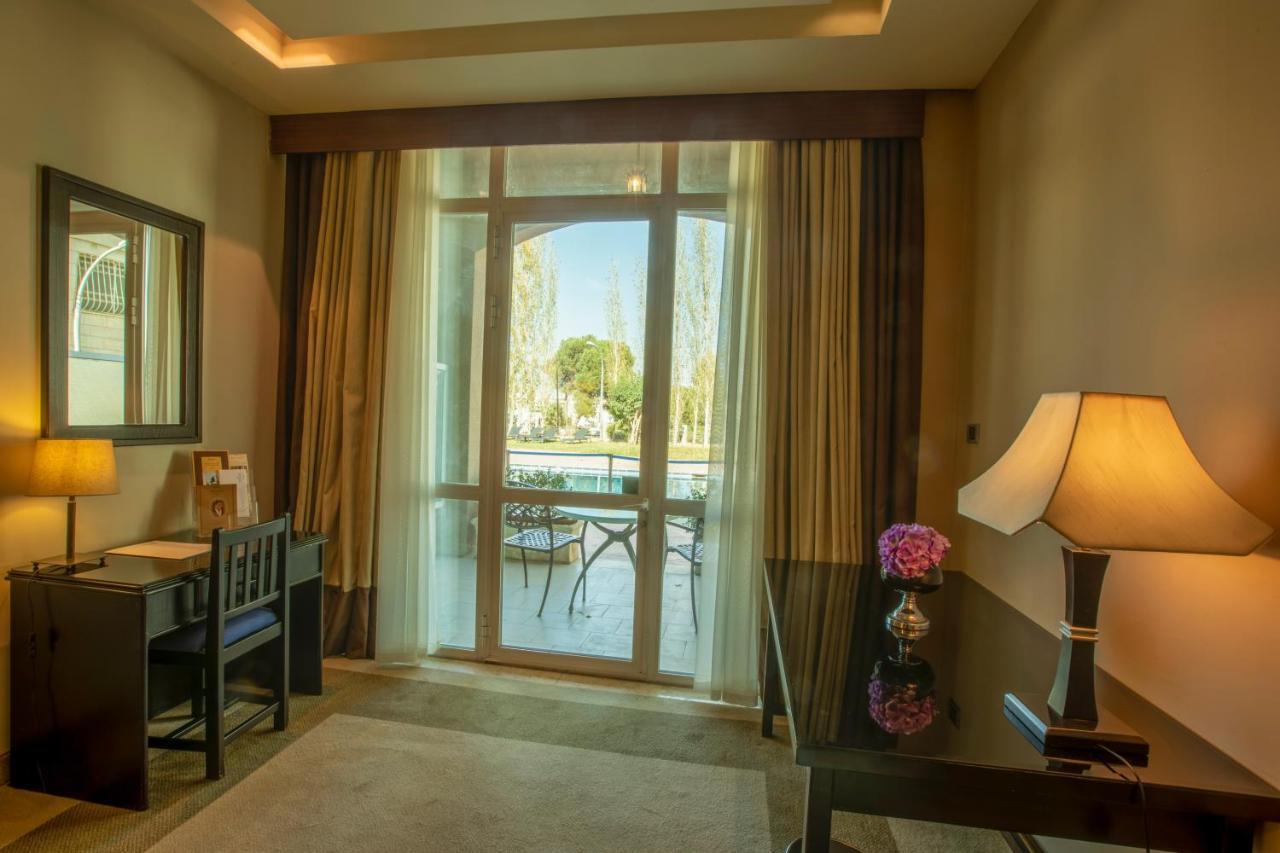 Century Park Hotel Аман Екстериор снимка