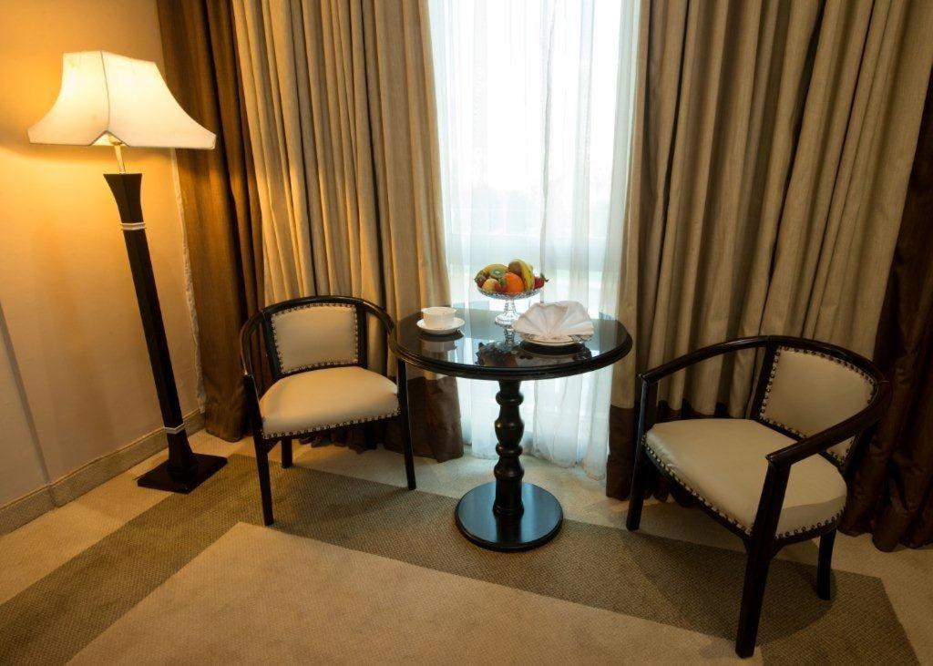 Century Park Hotel Аман Екстериор снимка