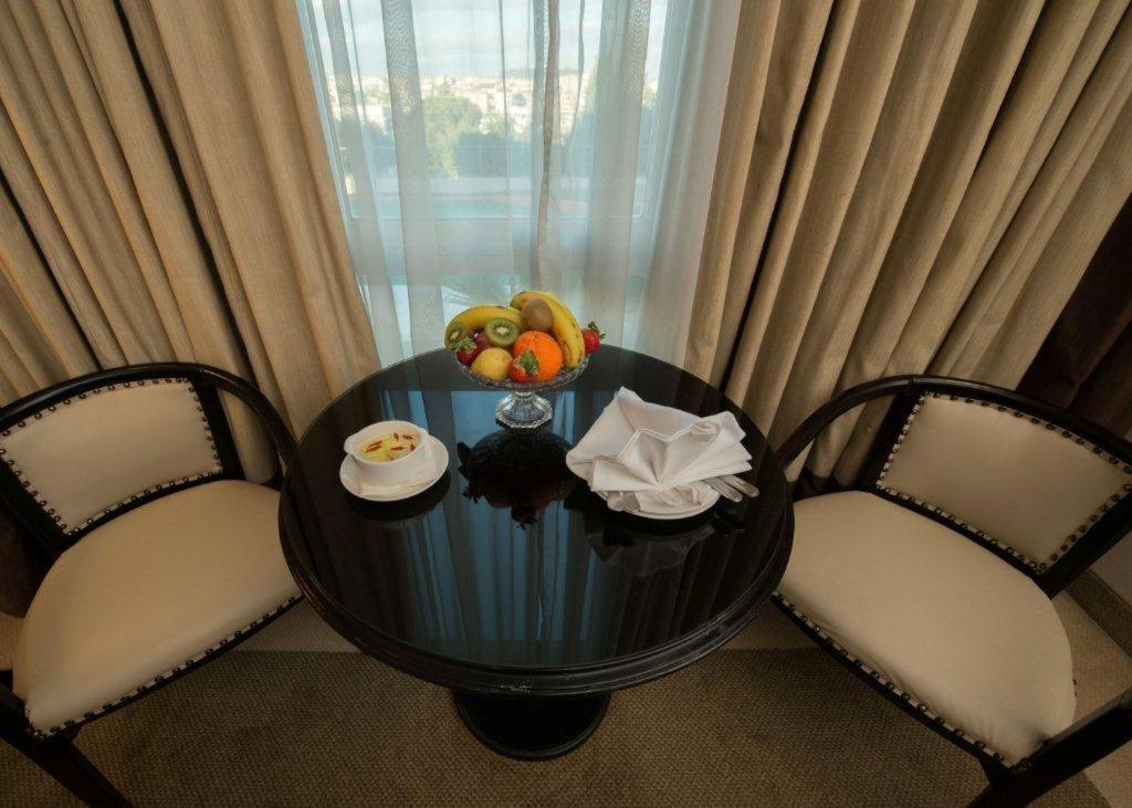 Century Park Hotel Аман Екстериор снимка
