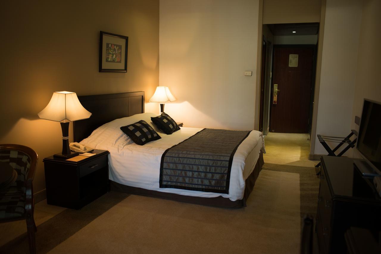 Century Park Hotel Аман Екстериор снимка