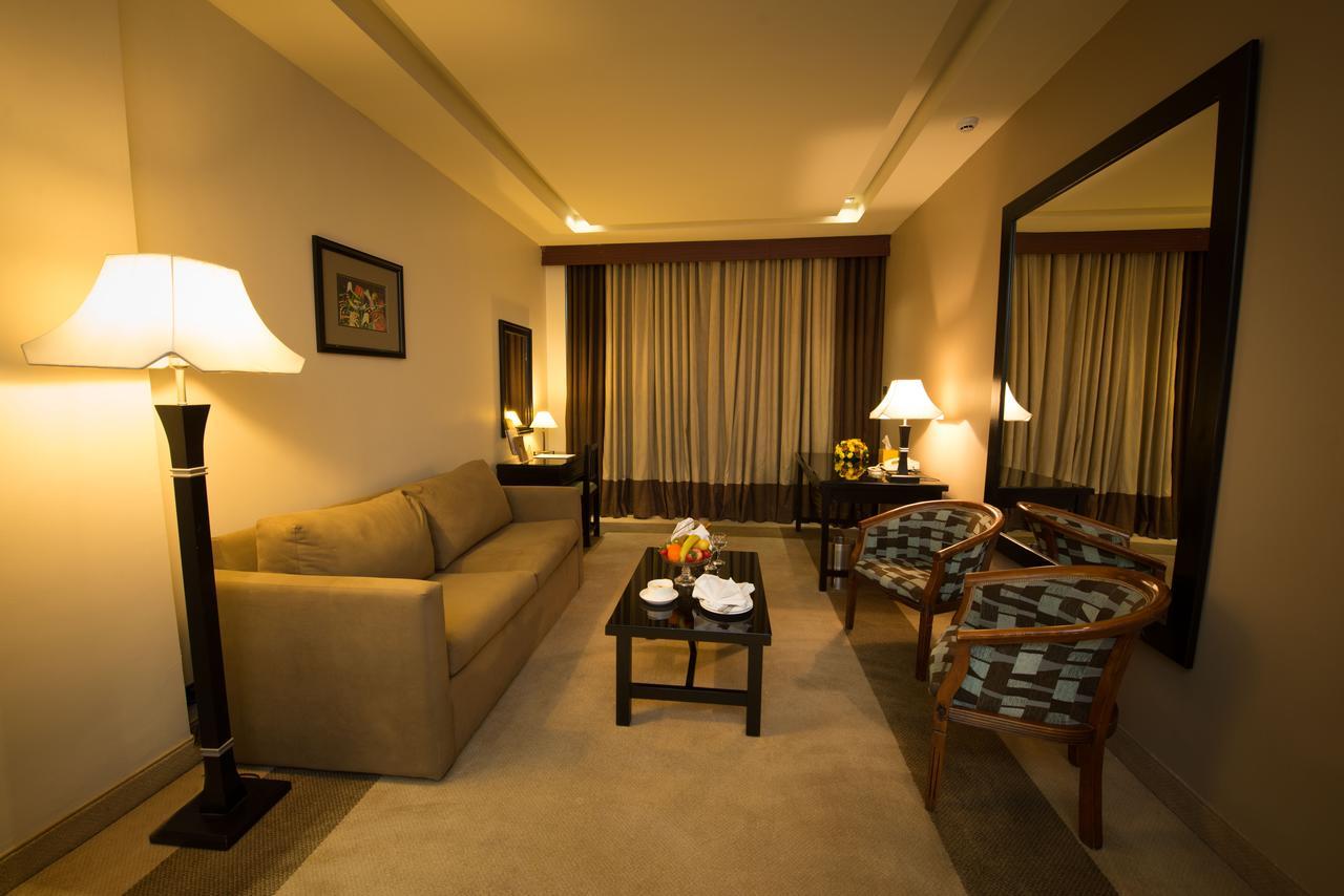 Century Park Hotel Аман Екстериор снимка