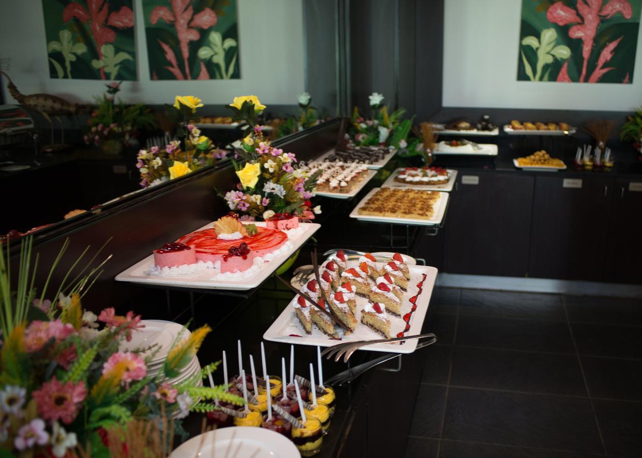 Century Park Hotel Аман Екстериор снимка