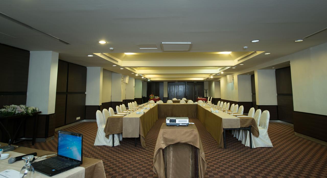 Century Park Hotel Аман Екстериор снимка