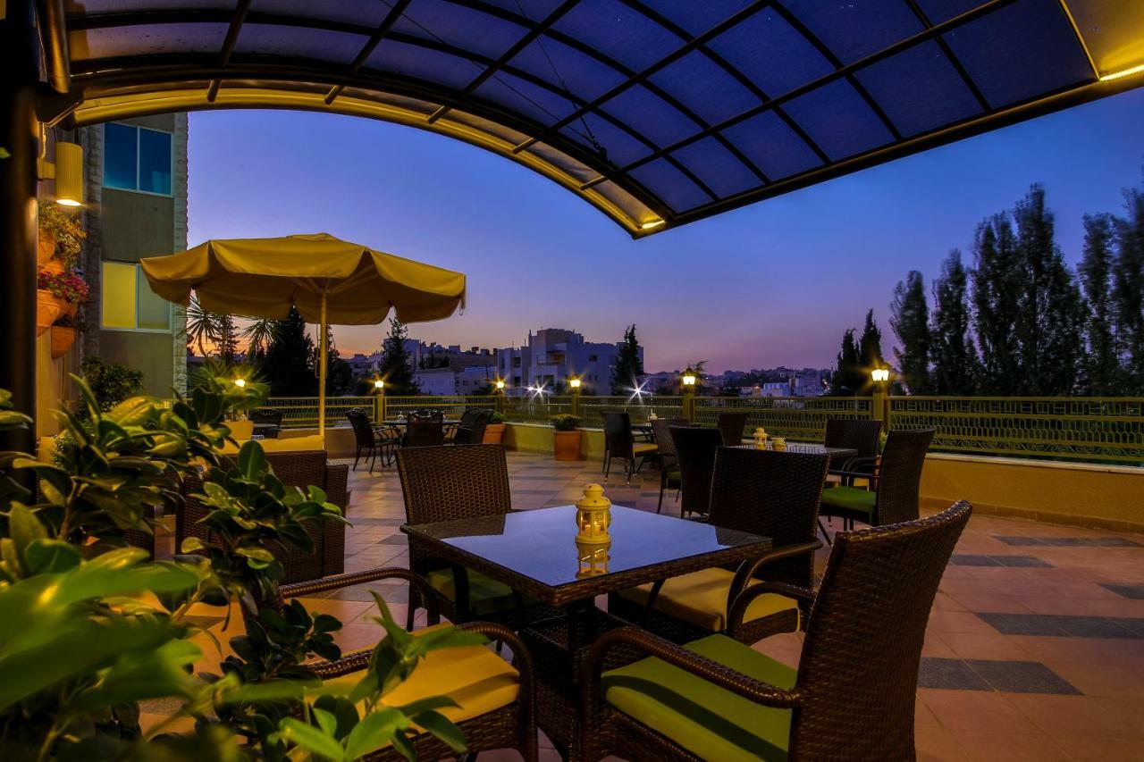 Century Park Hotel Аман Екстериор снимка