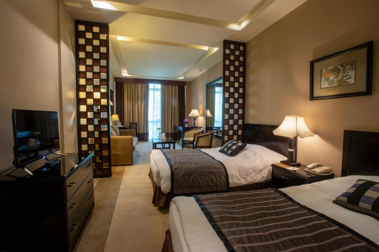 Century Park Hotel Аман Екстериор снимка
