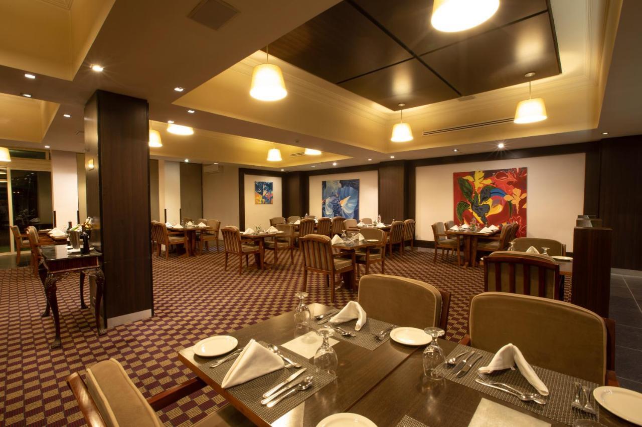 Century Park Hotel Аман Екстериор снимка